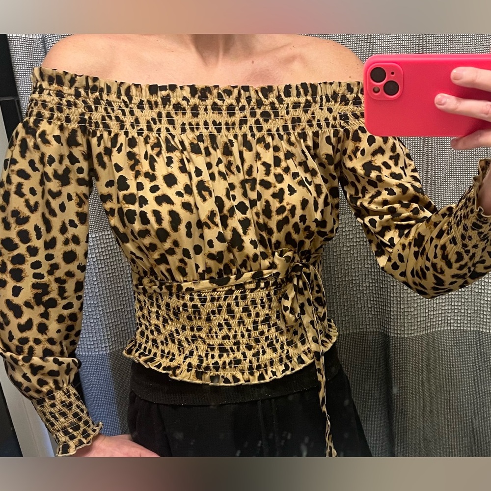 Cheetah print off the shoulder top with detachable belt. Size small.
